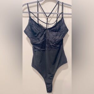 FINAL PRICE 💚EUC Fashion Nova Lace and Strappy Bodysuit in size small